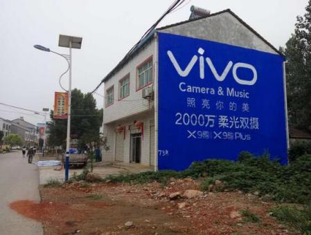 上林刷墙广告和喷绘墙体广告哪个效果好？